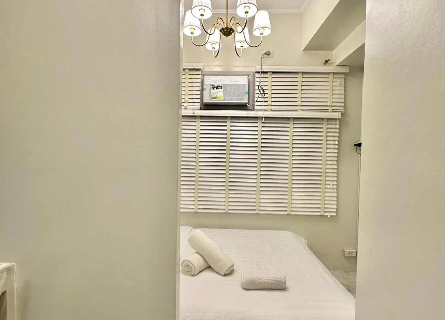 Studio Two Condominium, Alabang Northgate Cyberzone, Gray-Fiber Wi-Fi Netflix Ready Manila