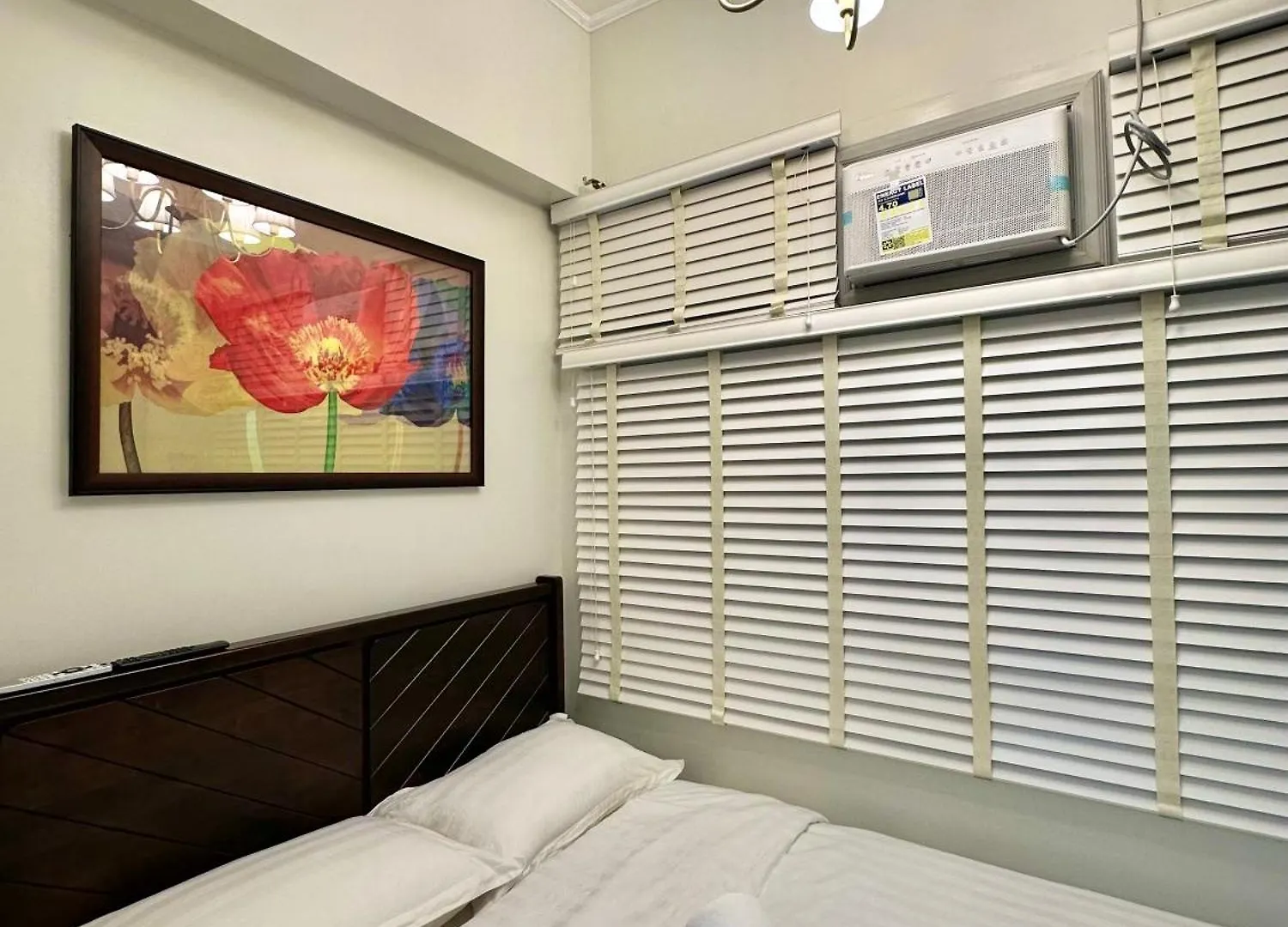 Studio Two Condominium, Alabang Northgate Cyberzone, Gray-Fiber Wi-Fi Netflix Ready Manila Aparthotel