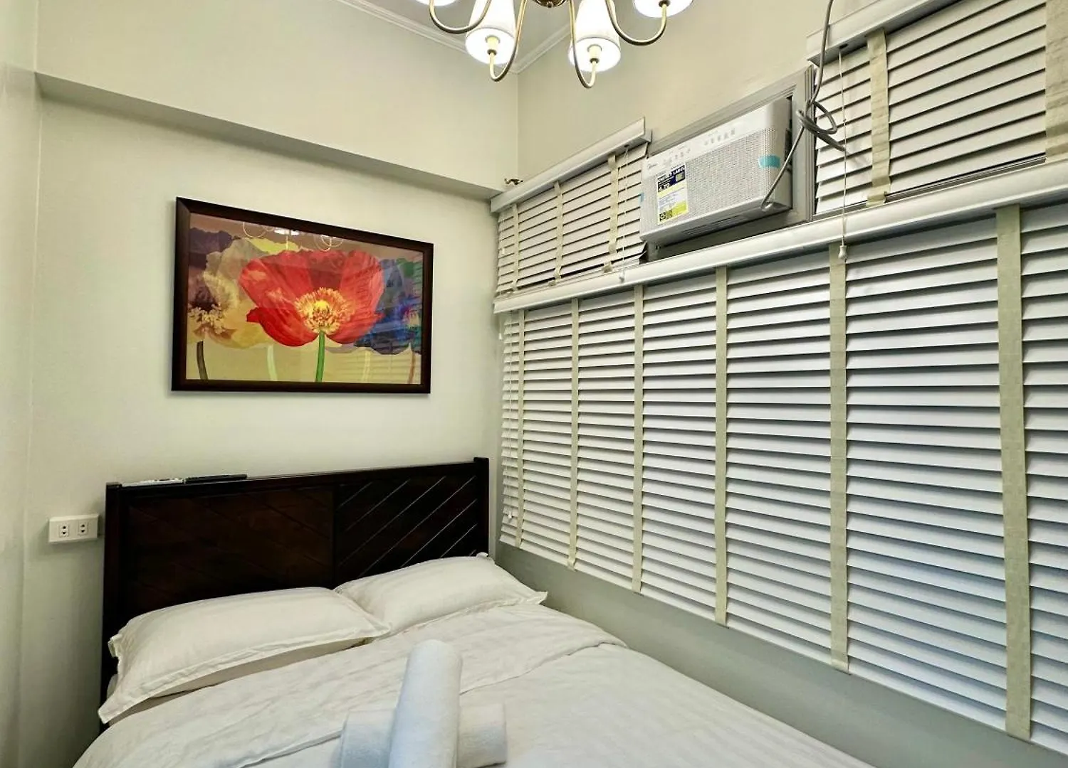 Aparthotel Studio Two Condominium, Alabang Northgate Cyberzone, Gray-Fiber Wi-Fi Netflix Ready Manila Philippines