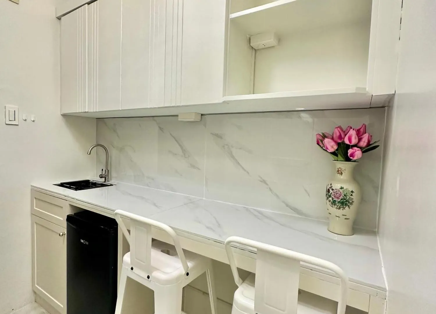 Studio Two Condominium, Alabang Northgate Cyberzone, Gray-Fiber Wi-Fi Netflix Ready Manila